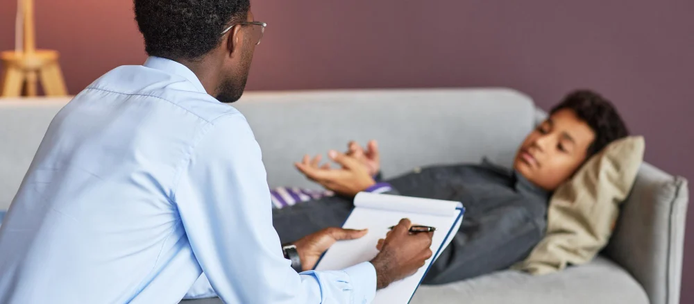 Psychologist Listening to patieant with ptsd
